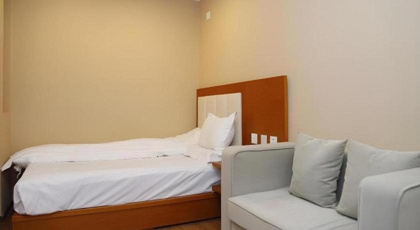 Beijing Yi Jia Hotel Luaran gambar