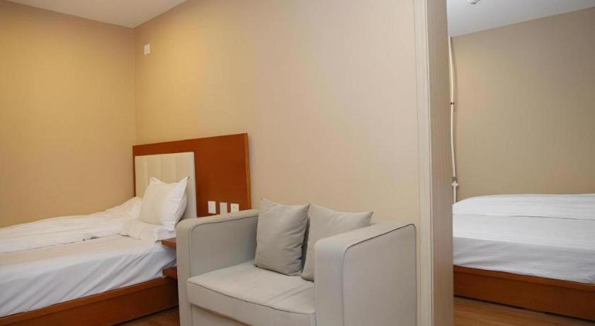 Beijing Yi Jia Hotel Luaran gambar
